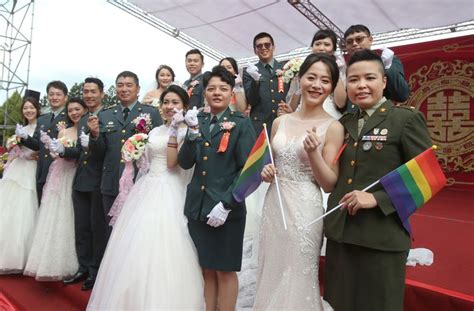 Two Same Sex Couples In Military Marry In First For Taiwan The