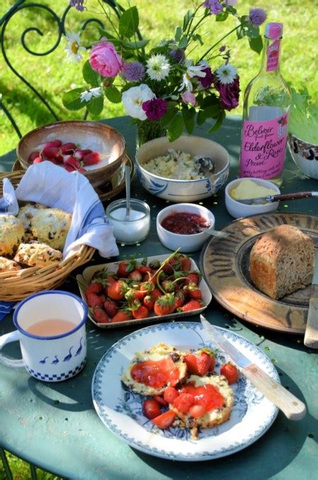 Get Summer Started With A Picnic In Your Garden With Lots