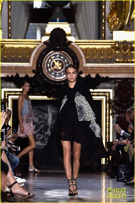 Cara Delevingne Fiercely Hits The Runway For Stella Mccartney Photo