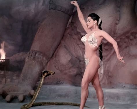 Debra Paget Nua Em O Túmulo Índio