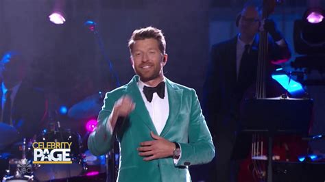 Brett Eldredge Takes The Stage With Kelly Clarkson For Christmas In