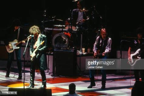 Tom Petty Bob Dylan Photos And Premium High Res Pictures Getty Images