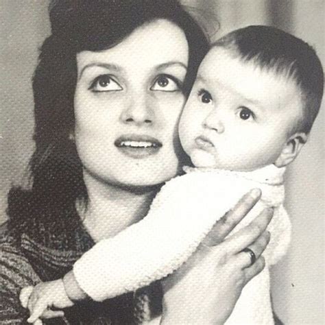 Оля Полякова показала свою маму в молодости Телеграф