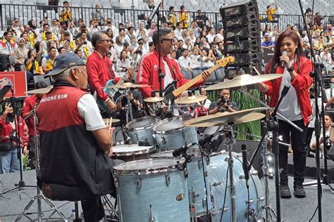 Kata Jokowi Soal Aksi Menteri Basuki Main Drum Bareng Band Cokelat Di