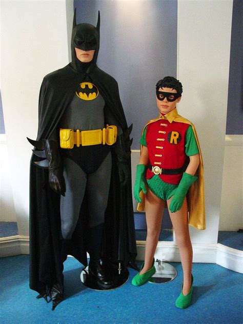 Original batman begins movie costumes and props on display. #batman #robin #batmanandrobin | Fantasia menina, Batman ...