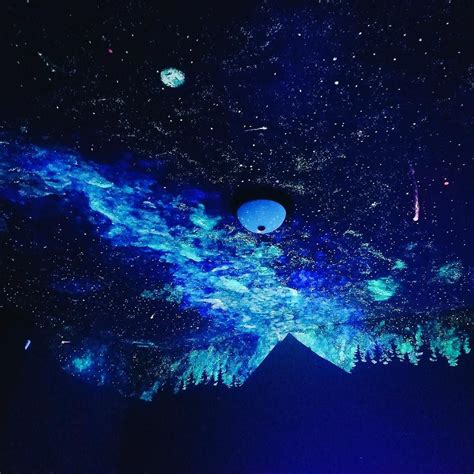 This 4 year old s glow in the dark bedroom ceiling is otherworldly hellogiggles. How To Make Your Own Version Of This Glow-In-The-Dark ...