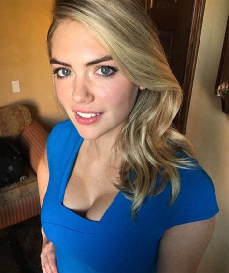Kate Upton Flashed Her Cleavage In A Seriously Busty Dress Sports Illustrated Star Kate Upton