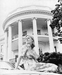 Susan Ford on a car at the White House | Richard nixon, Ford, First lady