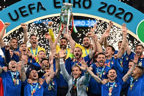 Итали 53 жилийн дараа Европын аварга боллоо