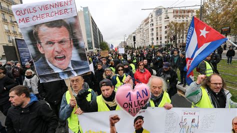 Gilets Jaunes 28 000 Manifestants En France Dont 4 700 à Paris