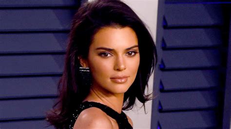 Collect the latest pictures of kendell as a model and natural beauty kendall jenner while following her in keeping up with the kardashians. Kendall Jenner: Mit diesem Outfit hätte sie Modekritiker ...