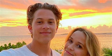 Reese Witherspoon Says Son Deacon Inspires Me Everyday As They Pose For Sweet Sunset Selfie