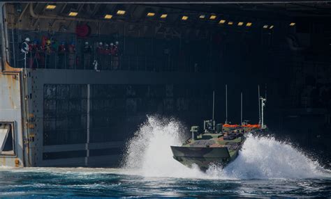 Marine Corps Suspends Acv Waterborne Operations For Faulty Towing