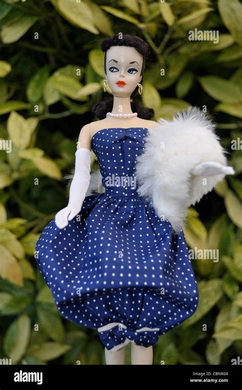 1959 Stahl 1 Vintage Barbie Trägt 1959 Gay Parisienne Kleid Und Fell