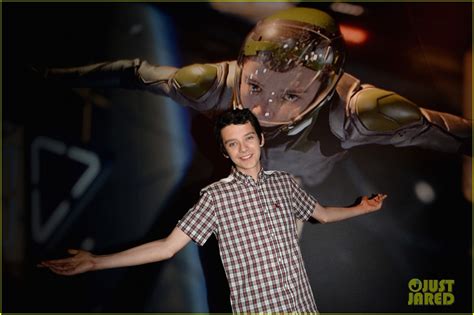 Hailee Steinfeld And Asa Butterfield Enders Game Experience Photo