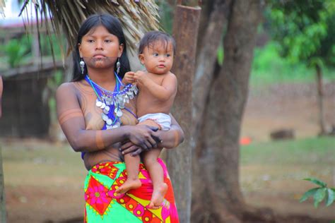 2013 03 18 Mogue River Village Panama Emberá People Houses Live 36