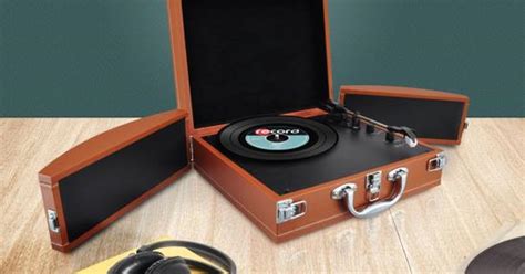 Pyle Audios Suitcase Style Turntable Plays Vinyl And Mp3s