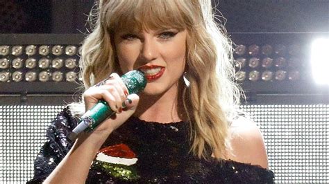Fans Defend Taylor Swift After The Internet Goes Crazy Over Her ‘couldn