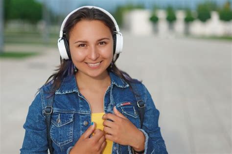 Premium Photo Woman In Headphones Emotional Young Woman In