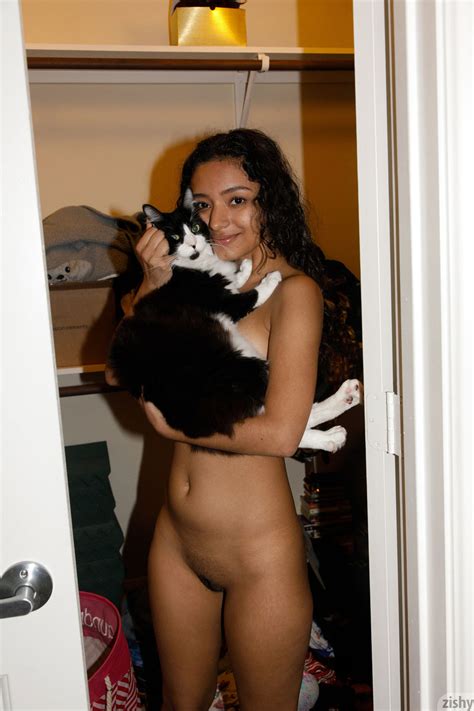 Girls Posing With Animals Page 11 Freeones Board The