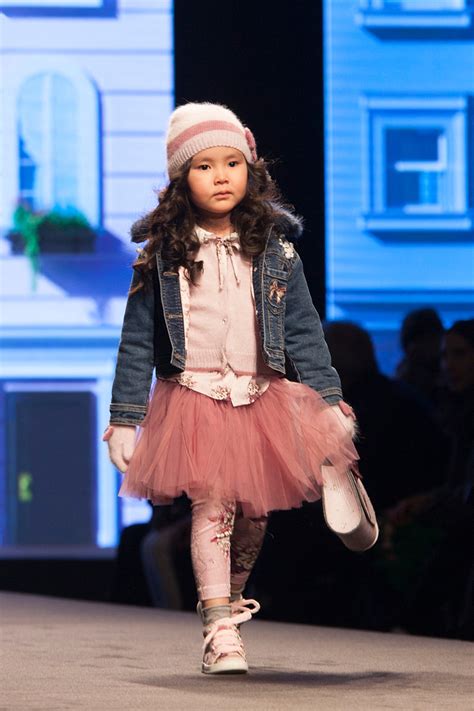 Kids fashion trade shows are my favorite place to discover upcoming trends and new designer brands for little ones. Monnalisa fashion show fall winter 2017 - Fannice Kids Fashion