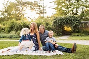 Behind The Scenes of Professional Family Photos: The Funny, The ...