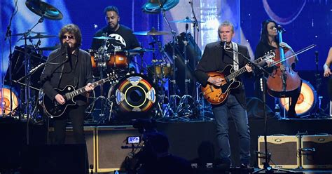 Watch Elos Jeff Lynne Salute Chuck Berry At Rock Hall Of