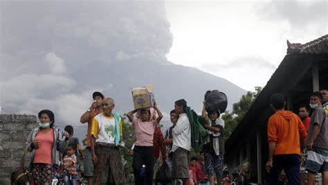 Balis Mount Agung Volcano 100000 Evacuate Area