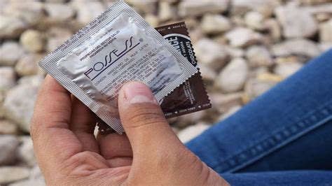 Recomienda Coesida usar condón en sexo oral para prevenir infecciones