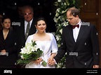 Ehemaligen deutschen Bundeskanzler Helmut Kohl begleitet die Braut ...