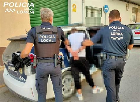 La Policía Local De Lorca Detiene A Dos Personas Sobre Las Que Recaía Una Orden De Búsqueda Y