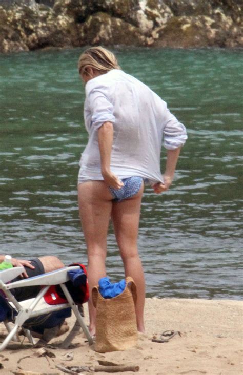 Reese Witherspoon On The Beach On Hawaii August Reese Witherspoon Photo Fanpop