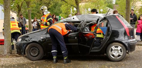 When you get in an accident, it is recommended you take as many photos and. pompier accident - Info Pompiers