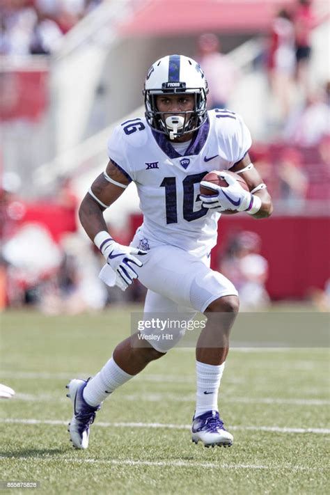 Kennedy Snell Of The Tcu Horned Frogs Runs The Ball After Catching A