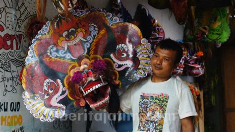 Seni jaranan mulai muncul sejak abad ke 10 hijriah. Gambar Mentahan Kartu Member Grup Kesenian Jaranan Kediri ...