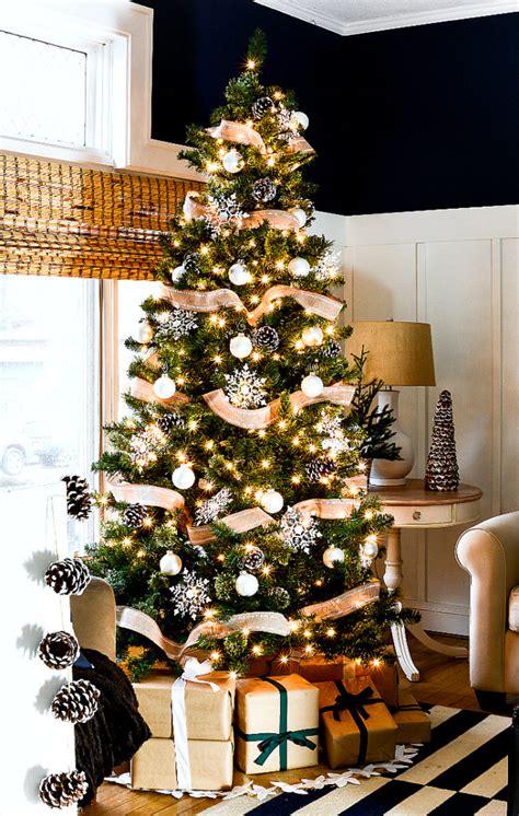 17 Stunning Christmas Tree Decorating Ideas That Are
