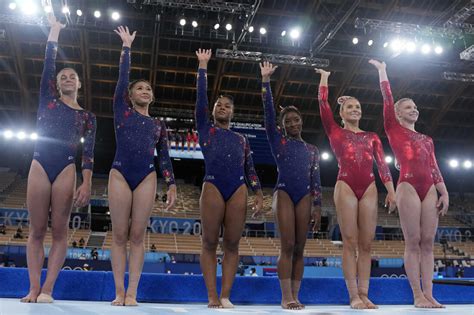 Us Womens Gymnasts Have A Surprisingly Rough 1st Day Of Olympic