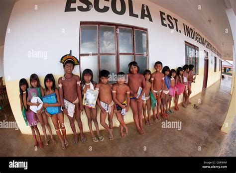 Escuela Para Los Indios Xingu En El Amazonas Brasil Fotografía De