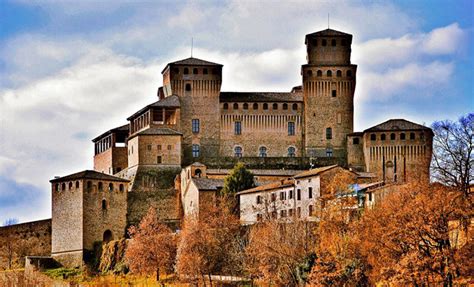 Banca d'impresa nasce dall'esperienza di una banca territoriale rafforzata dall'esperienza e dal know how del gruppo crédit agricole. I Castelli del Ducato di Parma e Piacenza ~ Comune di Vanzago