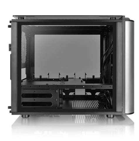 The panes of glass are mounted to metal frames that attach to the chassis, so there are no holes or screws through the glass. Level 20 VT, Thermaltake, du cube RGB en verre trempé pour ...