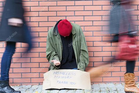 Homelessness In A Big City — Stock Photo © Photographeeeu 33617611