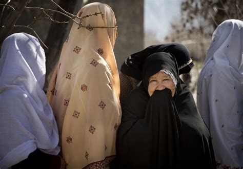 Candidates Vie For Afghan Womens Vote Daily Mail Online
