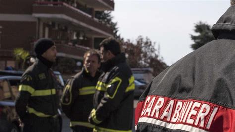 Cisterna Finisce In Tragedia Il Carabiniere Uccide Le Figlie E Si