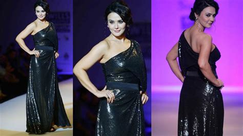 Preity Zinta Sexy Video Preity Zinta Hot Video And Sexy Ramp Walk Have A Look On This