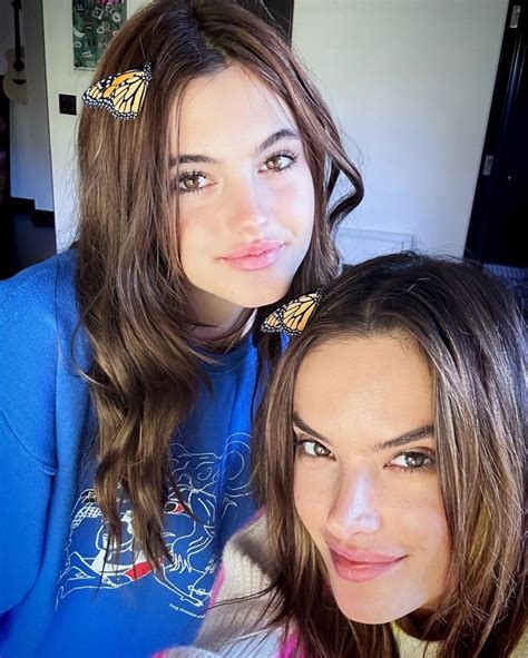 Alessandra Ambrosio Faz Selfie Com A Filha E Fãs Se Surpreendem Com