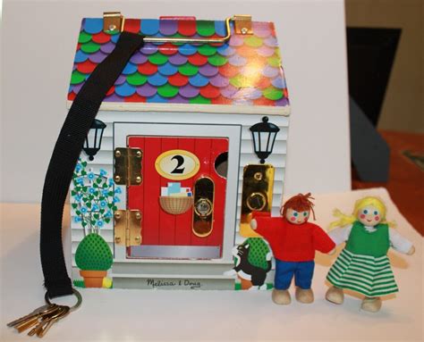 Melissa And Doug Wooden Doorbell House W 4 Keys Doorbells With 2 Figures