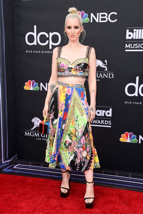 2019 Billboard Music Awards All The Best Red Carpet Looks Iheart