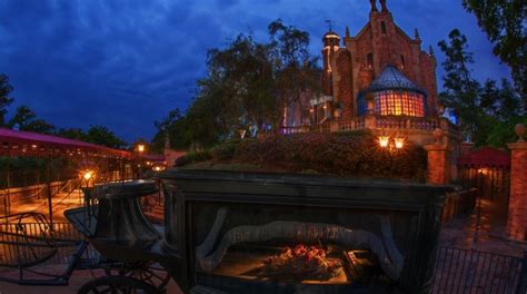 Disneys Haunted Mansion Video Of Malfunction Shows Ride With Lights On