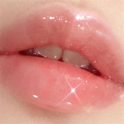 Pin By Fake Betch On Lips Aesthetic Makeup Pink Lips Glossy Lips