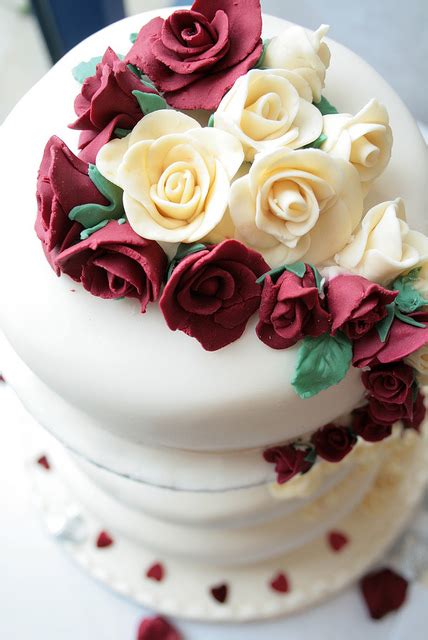 Red And White Roses Wedding Cake A Wedding Cake Blog